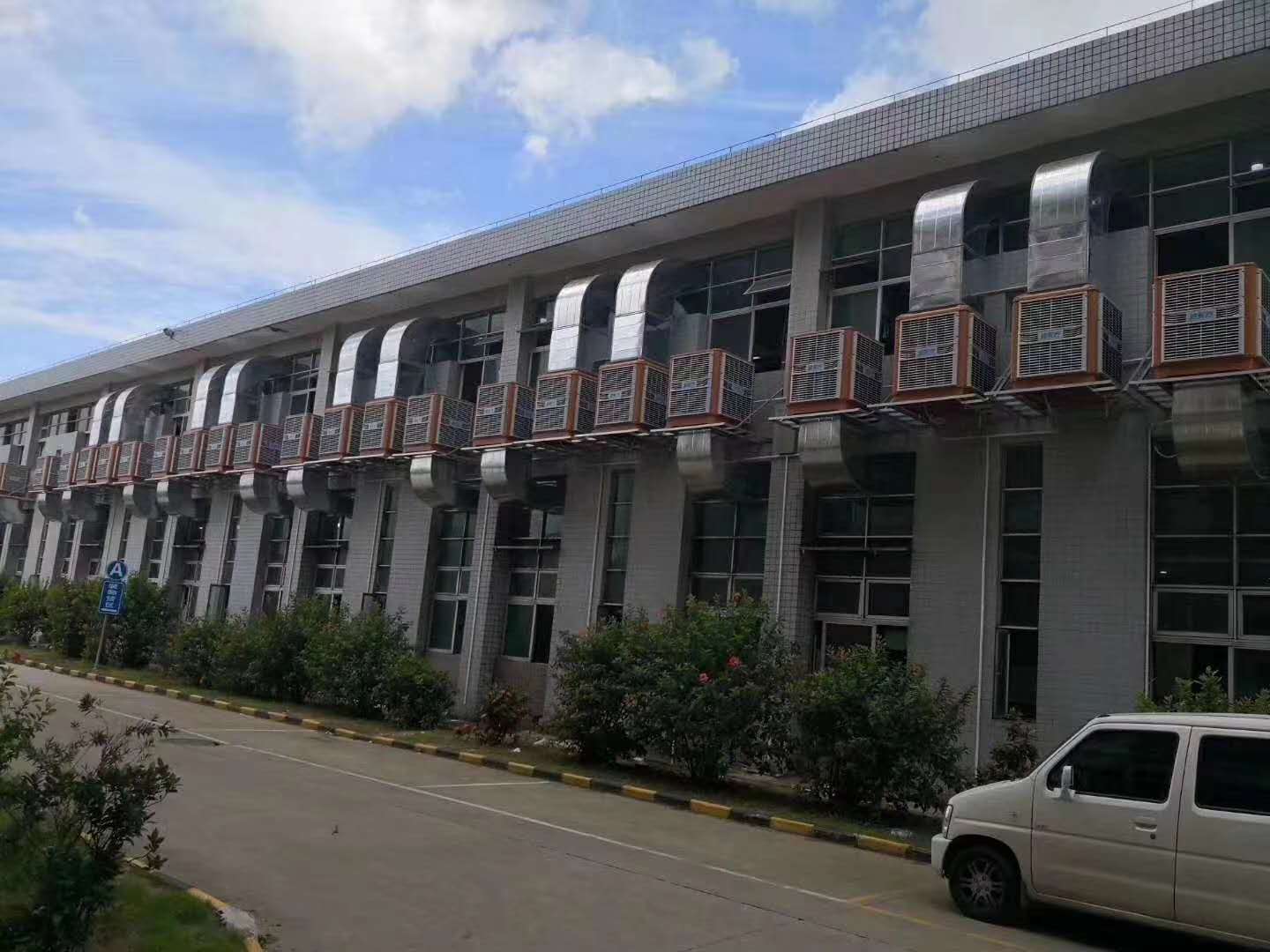工廠為什么選擇環保空調通風降溫？因為有這些優勢！