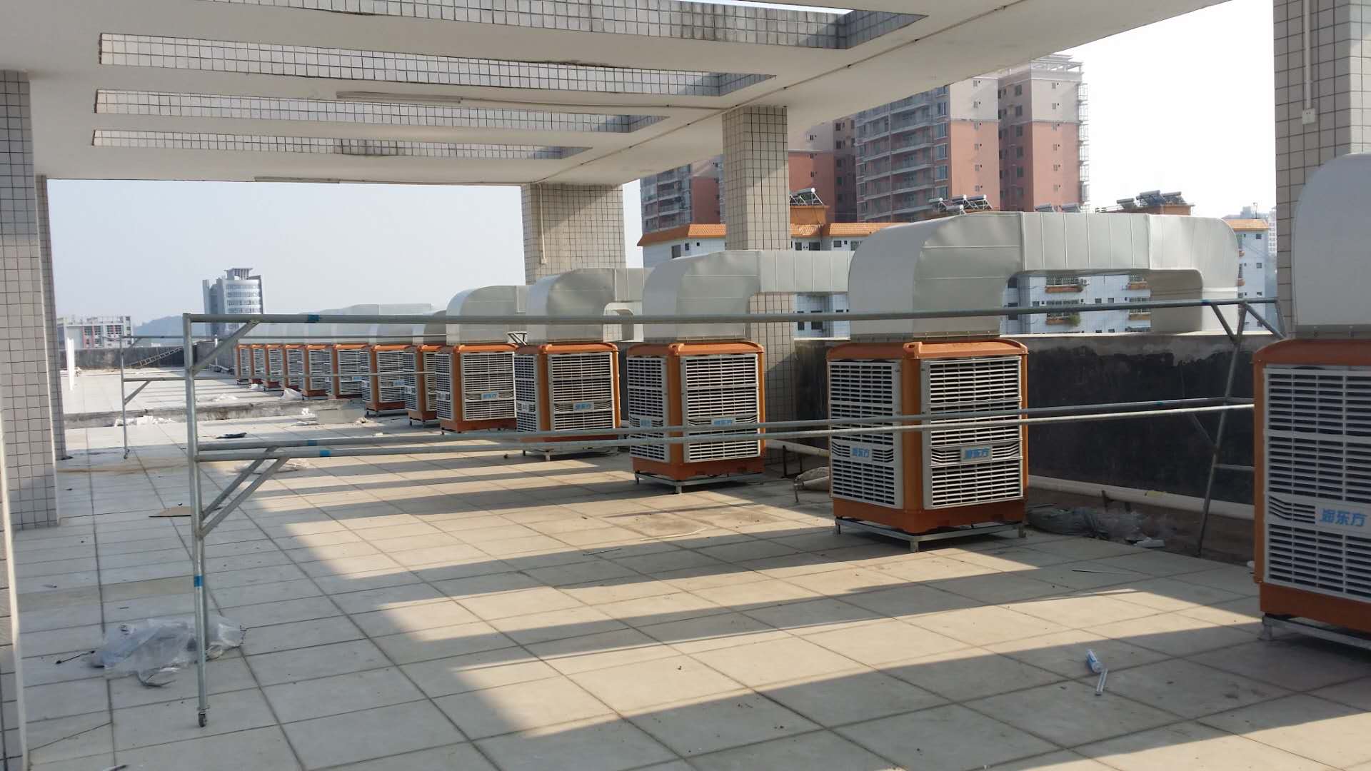 室內車間降溫12℃！湖北某食品有限公司車間使用扇機組合的工程案列...